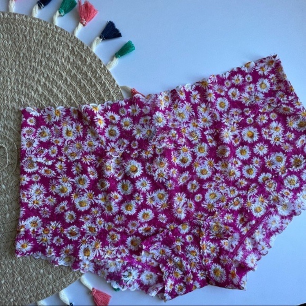 Victoria's Secret The Lacie Shortie Panty Pink Fire Mini Daisy Small NEW